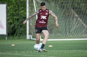 ge - Vitória divulga relacionados para pegar o São Paulo com retornos de Renato Kayzer e Nathan Mendes