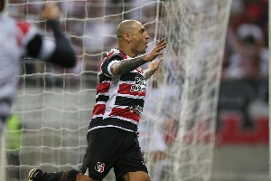 ge - Atacante Ariel aciona a Fifa para pedir rescisão indireta de contrato com o Santa Cruz
