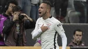 Notícias ao Minuto Brasil - Esporte - Indefinição e salário fazem Atlético bater Corinthians e acertar com Maycon