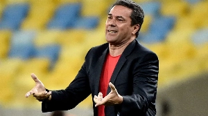 Notícias ao Minuto Brasil - Esporte - Vanderlei Luxemburgo é internado em UTI após mal-estar