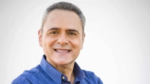 Notícias ao Minuto Brasil - Esporte - Luís Roberto é afastado para tratamento médico e está fora da Copa do Mundo