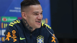 Notícias ao Minuto Brasil - Esporte - Ederson defende Ancelotti após climão na CBF: 'Não podemos fechar a porta'