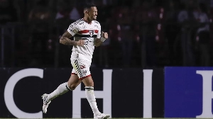 Notícias ao Minuto Brasil - Esporte - São Paulo anuncia renovação de contrato com Luciano até 2028