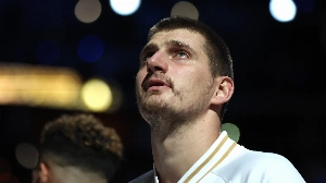 Notícias ao Minuto Brasil - Esporte - Jokic volta aos Nuggets em triunfo sobre os Clippers; Doncic faz 'triple-double' em 20 minutos