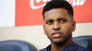 Notícias ao Minuto Brasil - Esporte - Em baixa no Real Madrid, Rodrygo se lesiona e perde 'chance de ouro'