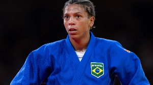 Notícias ao Minuto Brasil - Esporte - Rafaela Silva celebra ano como 'novata' e negocia renovação com o Flamengo