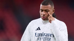 Notícias ao Minuto Brasil - Esporte - Mbappé perde pênalti, Vini explode, mas Real vence Barça e encerra jejum