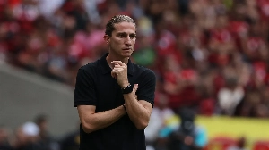 Notícias ao Minuto Brasil - Esporte - Flamengo decide manter Filipe Luís e profissionais para próximos jogos