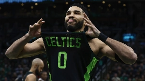 Notícias ao Minuto Brasil - Esporte - Tatum volta após lesão em vitória dos Celtics; Doncic faz 44 e lidera triunfo dos Lakers na NBA