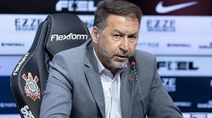 Notícias ao Minuto Brasil - Esporte - Sócios do Corinthians dão voto final sobre impeachment após últimos esforços de Augusto Melo