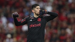 Notícias ao Minuto Brasil - Esporte - Goleiro Rossi se vê em melhor fase da carreira no Flamengo