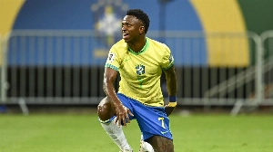 Notícias ao Minuto Brasil - Esporte - Vinicius Jr. diz que seleção não é favorita na Copa e defende Neymar