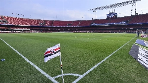Notícias ao Minuto Brasil - Esporte - São Paulo troca gramado do Morumbis e encaminha acordo pelo Brinco de Ouro