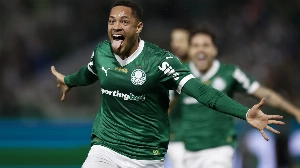 Notícias ao Minuto Brasil - Esporte - Vitor Roque supera drama da Europa em 6 meses no Palmeiras com protagonismo
