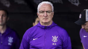 Notícias ao Minuto Brasil - Esporte - Dorival afasta fantasma de demissão e ameniza crise política no Corinthians