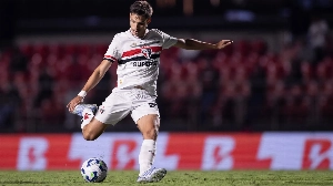 Notícias ao Minuto Brasil - Esporte - Justiça aceita acordo com jogador do São Paulo após ofensa xenofóbica na Libertadores