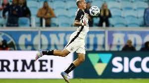Notícias ao Minuto Brasil - Esporte - Corinthians desfalcado arranca empate do Grêmio com golaço de Bidon