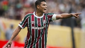 Notícias ao Minuto Brasil - Esporte - Thiago Silva detalha distanciamento entre Neymar e Mbappé