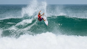 Notícias ao Minuto Brasil - Esporte - Italo Ferreira e Filipe Toledo buscam vaga no WSL Finals