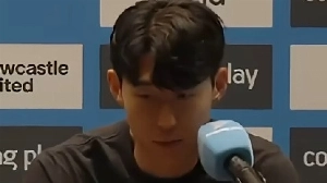 Notícias ao Minuto Brasil - Esporte - Son Heung-min anuncia saída do Tottenham e não esconde a emoção