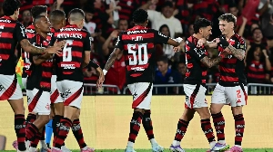 Notícias ao Minuto Brasil - Esporte - Flamengo se prepara para gramado 'polêmico' da Fonte Nova