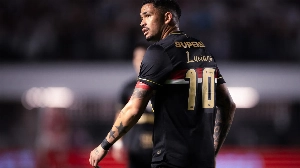 Notícias ao Minuto Brasil - Esporte - Luciano acusa dores e pode encerrar sequência 'invicta' do DM do São Paulo