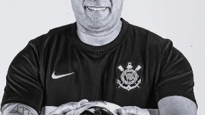 Notícias ao Minuto Brasil - Esporte - Treinador campeão pelo Corinthians morre após sofrer acidente em ginásio