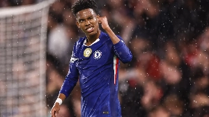 Notícias ao Minuto Brasil - Esporte - Técnico do Chelsea se rende a Estêvão após goleada: 'Não há limite para ele'