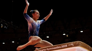 Notícias ao Minuto Brasil - Esporte - Chinesa recebe nota zero e chora na final do Mundial de ginástica; vídeo