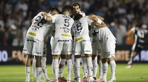 Notícias ao Minuto Brasil - Esporte - Santos mira reação contra Atlético-MG na Vila para aliviar tensão e buscar fôlego no Brasileiro