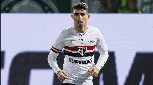 Notícias ao Minuto Brasil - Esporte - Oscar se manifesta após problema cardíaco