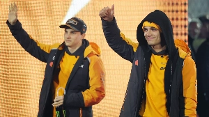 Notícias ao Minuto Brasil - Esporte - Piastri rebate rivalidade com Norris e ironiza: 'Não foi uma Terceira Guerra Mundial'