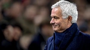 Notícias ao Minuto Brasil - Esporte - À frente do Benfica, José Mourinho volta aos holofotes na Europa