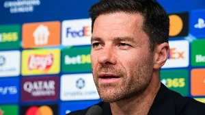 Notícias ao Minuto Brasil - Esporte - Xabi entra na mira de time alemão após saída do Real, diz jornal