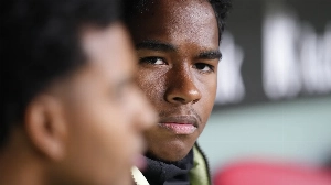 Notícias ao Minuto Brasil - Esporte - Endrick chama técnico do Lyon de 'paizão' e vê estreia com dedo de Abel