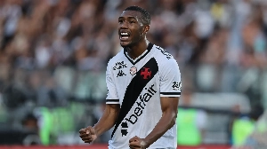 Notícias ao Minuto Brasil - Esporte - Vasco anuncia a renovação de contrato do atacante Rayan até o fim de 2028