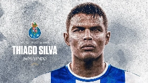Notícias ao Minuto Brasil - Esporte - FC Porto oficializa a chegada do zagueiro Thiago Silva