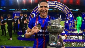 Notícias ao Minuto Brasil - Esporte - Ex-Grêmio foi comprado a preço de relógio por príncipe e é 'rei' na Ásia