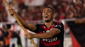 Notícias ao Minuto Brasil - Esporte - Samuel Lino deixa rótulos para trás e vive fase artilheira pelo Flamengo