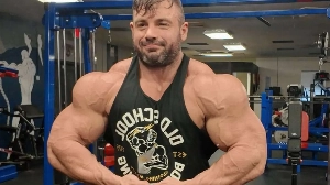 Notícias ao Minuto Brasil - Esporte - Fisiculturista ex-Mr Olympia e campeão mundial morre aos 38 anos