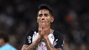 Notícias ao Minuto Brasil - Esporte - Após novela, Corinthians anuncia renovação com o lateral Angileri