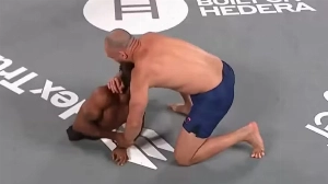 Notícias ao Minuto Brasil - Esporte - Peso-pesado brasileiro finaliza lutador sem pernas em evento de MMA