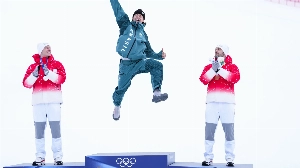 Notícias ao Minuto Brasil - Esporte - Lucas Pinheiro exalta 'superpoder' após ouro inédito nos Jogos de Inverno