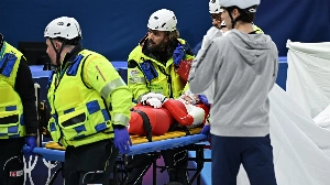 Notícias ao Minuto Brasil - Esporte - Polonesa é atingida por lâmina no rosto e sofre grave acidente; vídeo