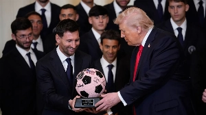 Notícias ao Minuto Brasil - Esporte - Messi visita Trump na Casa Branca junto com o elenco do Inter Miami
