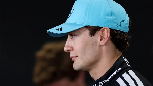 Notícias ao Minuto Brasil - Esporte - F1: confira o grid de largada do GP da Austrália, com Russell na pole e Bortoleto em 10º