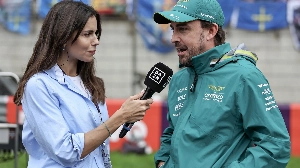 Notícias ao Minuto Brasil - Esporte - Alonso vira pai pela primeira vez e falta a compromisso na Fórmula 1