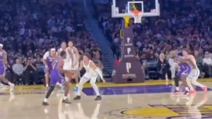 Notícias ao Minuto Brasil - Esporte - Lebron e Bronny James fizeram história na NBA