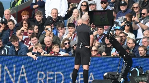 Notícias ao Minuto Brasil - Esporte - Maioria dos torcedores rejeita VAR e pede fim na Premier League inglesa