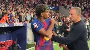 Notícias ao Minuto Brasil - Esporte - Yamal ignora Flick e deixa campo furioso após vitória do Barça; Veja